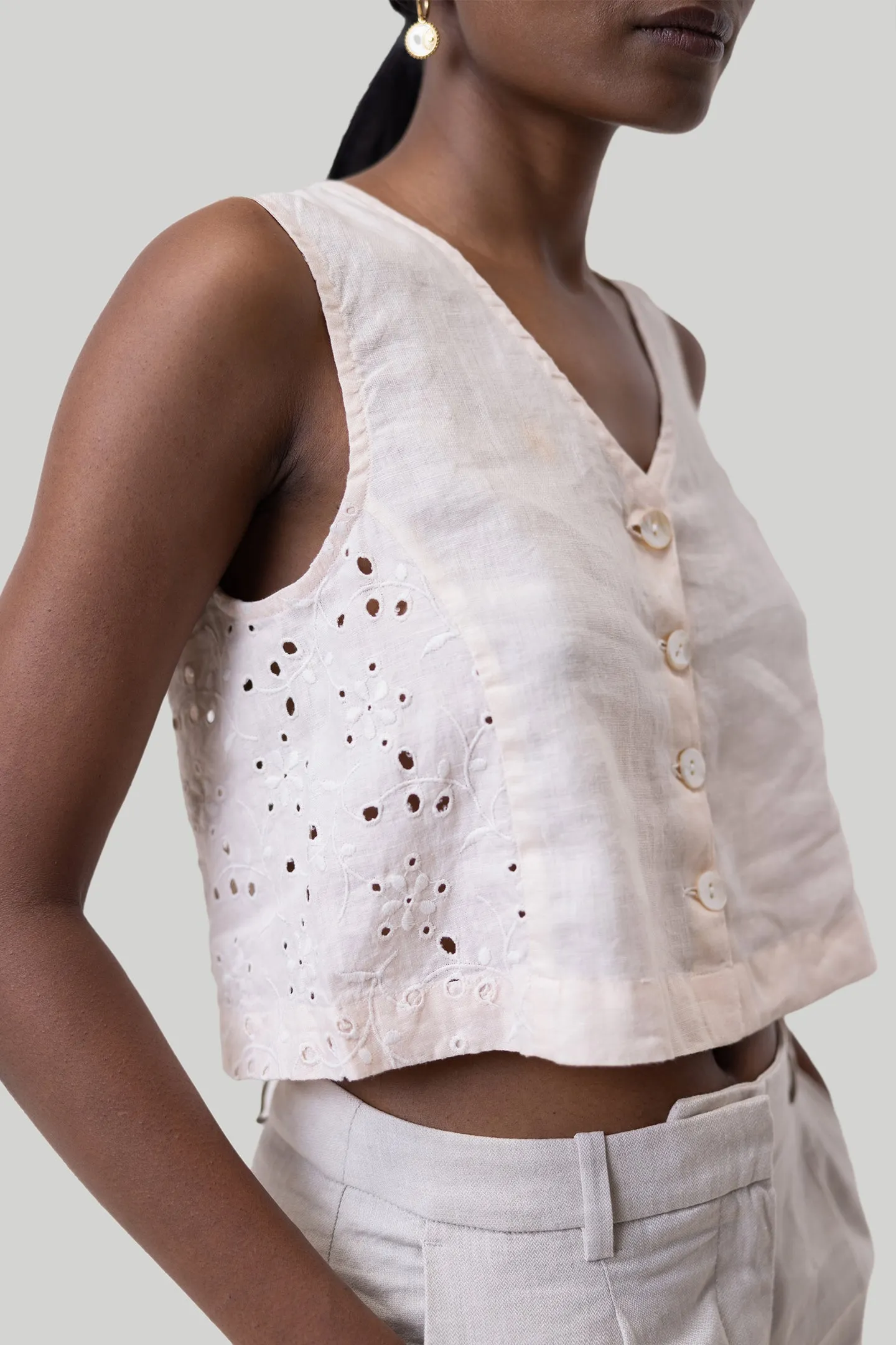 Cropped Vest Shirt in Pink Embroidery