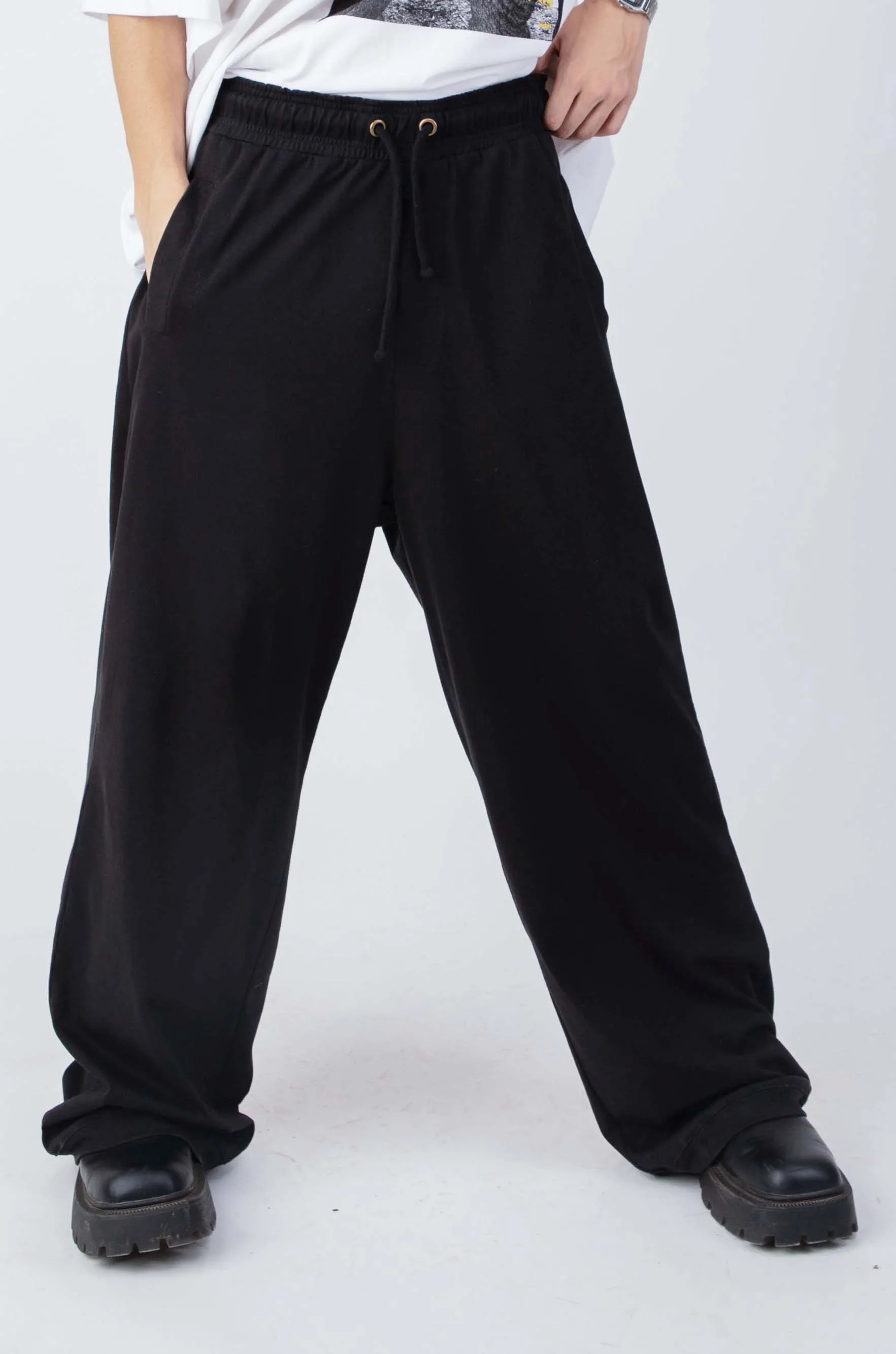 Huemn Wide Legged Sweatpants (Black)