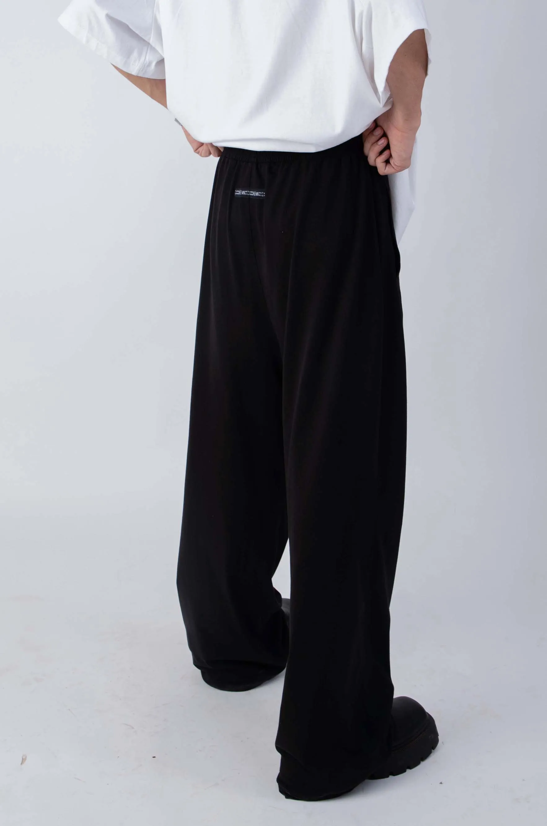 Huemn Wide Legged Sweatpants (Black)