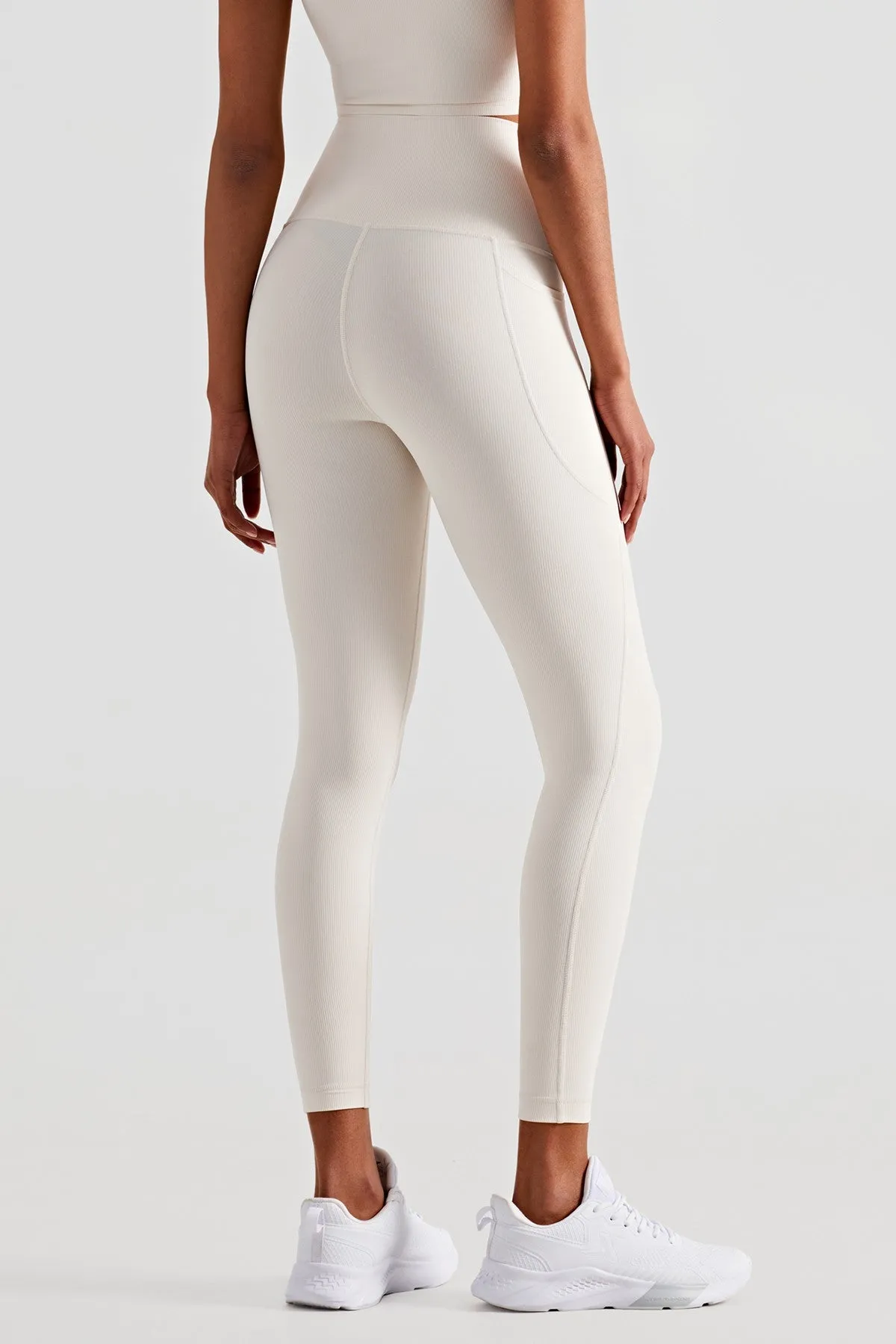 Ribbed Seamless Leggings with Pockets