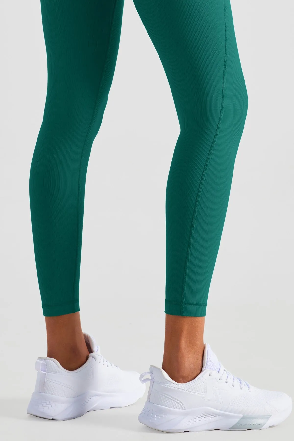 Ribbed Seamless Leggings with Pockets